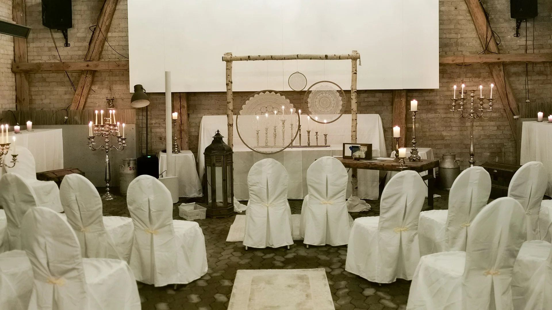 Beans_Events Hochzeit in unser Scheune mit Kerzen